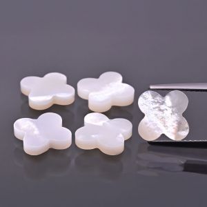Clover from white shell 12x12 MM